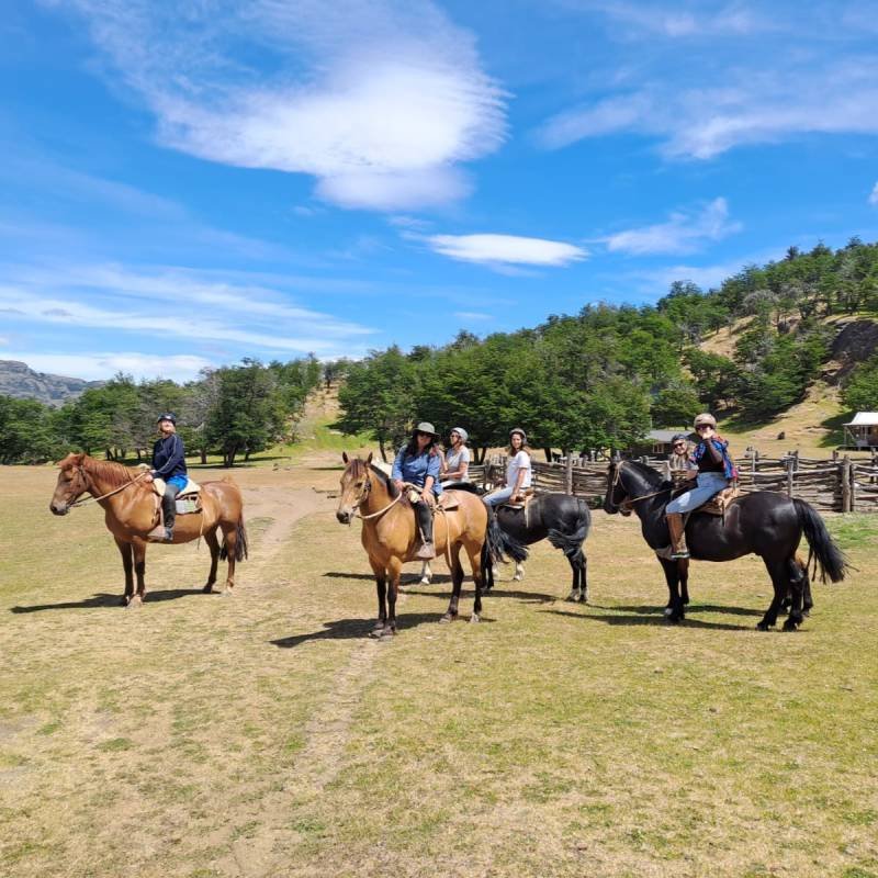 Las Cascadas - Camping, Tinajas y Cabalgatas - Villa Cerro Castillo